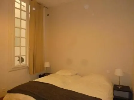 Centre Historique Place Jean Jaures Climatise 6 Couchages Avec Parking Apartment *