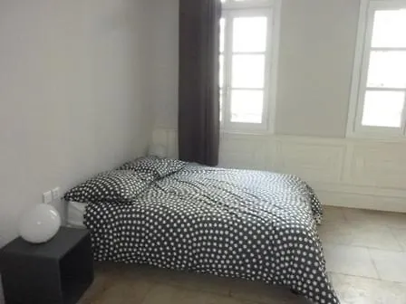 Centre Historique Place Jean Jaures Climatise 6 Couchages Avec Parking Apartment