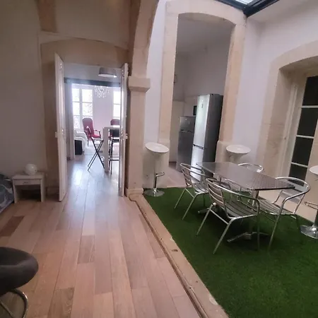 Apartment Centre Historique Place Jean Jaures Climatise 6 Couchages Avec Parking *
