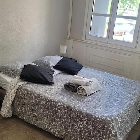 Daire Centre Historique Place Jean Jaures Climatise 6 Couchages Avec Parking Montpellier
