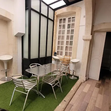 Centre Historique Place Jean Jaures Climatise 6 Couchages Avec Parking Daire