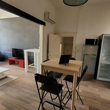 Centre Historique Place Jean Jaures Climatise 6 Couchages Avec Parking Daire *