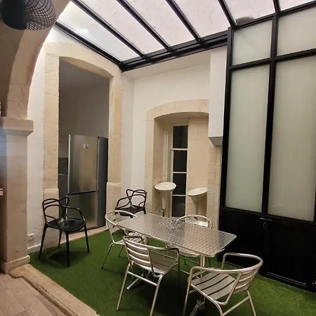 Centre Historique Place Jean Jaures Climatise 6 Couchages Avec Parking Lägenhet *